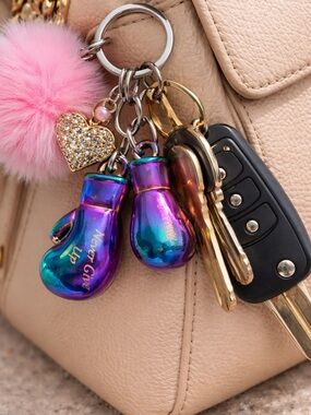 NEVER GIVE UP Inspirational Boxing Glove Keychain